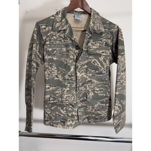 Cropped Camo Military Button Up Long Sleeve size 16 fits like a Medium